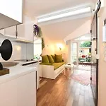 Private Terrace Ac Bright Flat Galata 아파트