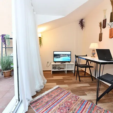Private Terrace Ac Bright Flat Galata Istanbul